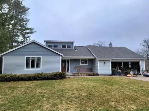 13869 136th Ave, Grand Haven, MI 49417