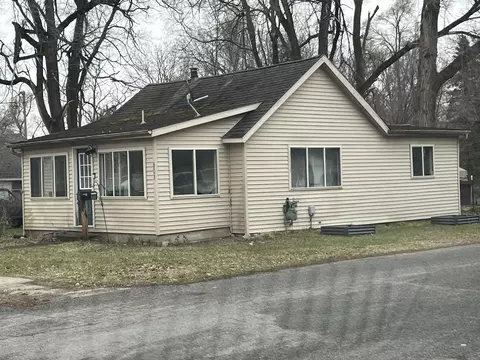 801 E Coffren Ave, Greenville, MI 48838