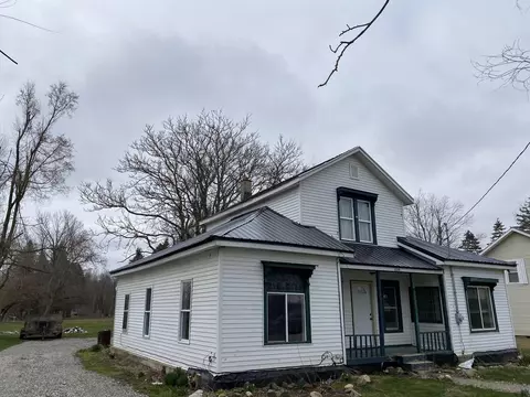 2339 E Montgomery Rd, Hillsdale, MI 49242