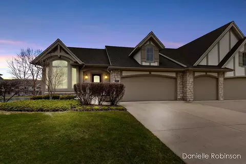 5975 Linkside Ln NE, Belmont, MI 49306