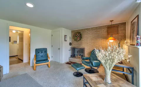 Living - 970 Briarcliff Rd, Jackson, MI 49203 photo 8 of 8