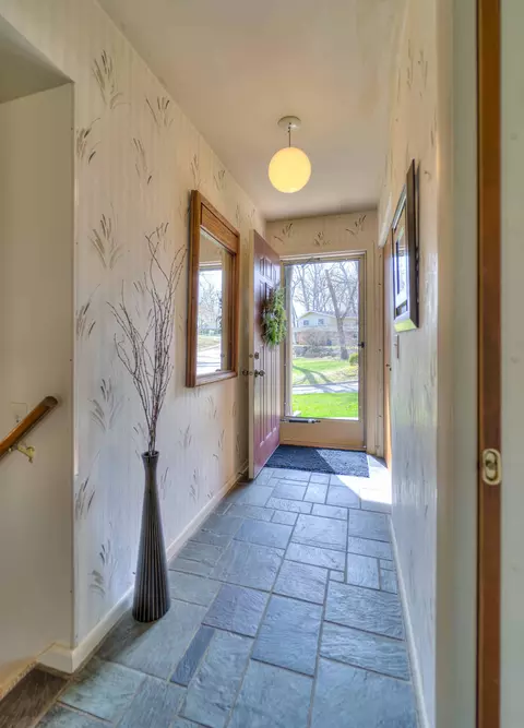 Entry Way - 970 Briarcliff Rd, Jackson, MI 49203 photo 1 of 2