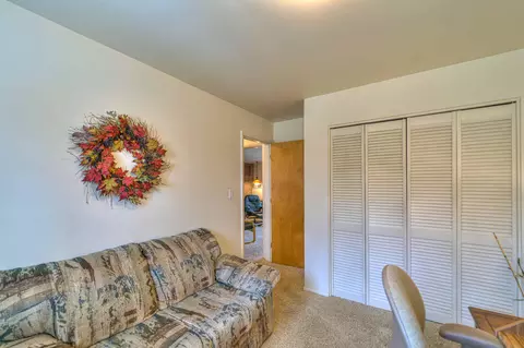 Living - 970 Briarcliff Rd, Jackson, MI 49203 photo 4 of 8