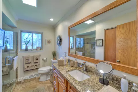 Bath - 970 Briarcliff Rd, Jackson, MI 49203 photo 1 of 2