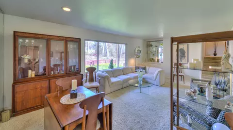 Living - 970 Briarcliff Rd, Jackson, MI 49203 photo 2 of 8