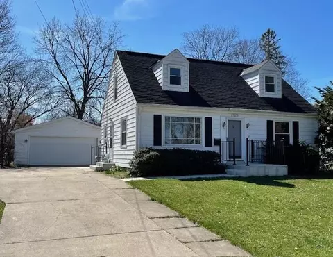 2126 Paddington Rd, Kalamazoo, MI 49001