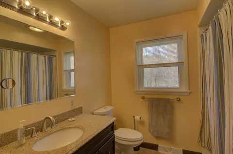 Bath - 3900 Henry St, Jackson, MI 49203 photo 2 of 8
