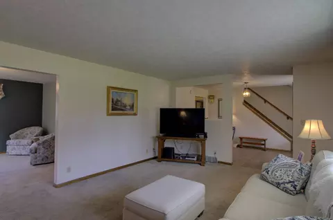 Living - 3900 Henry St, Jackson, MI 49203 photo 3 of 10