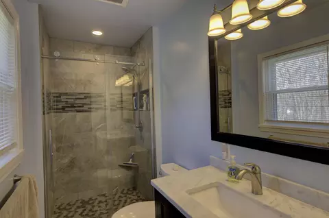 Bath - 3900 Henry St, Jackson, MI 49203 photo 6 of 8