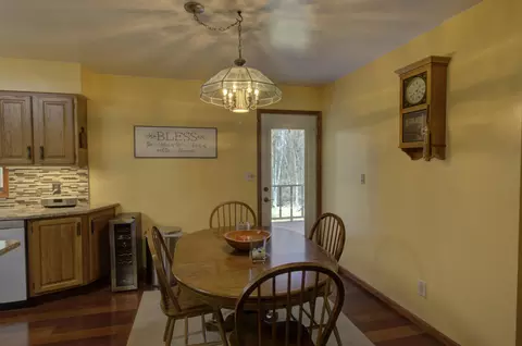 Dining - 3900 Henry St, Jackson, MI 49203 photo 2 of 4