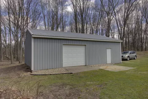 Exterior - 3900 Henry St, Jackson, MI 49203 photo 12 of 21