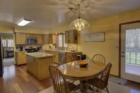 Kitchen - 3900 Henry St, Jackson, MI 49203 photo 7 of 11