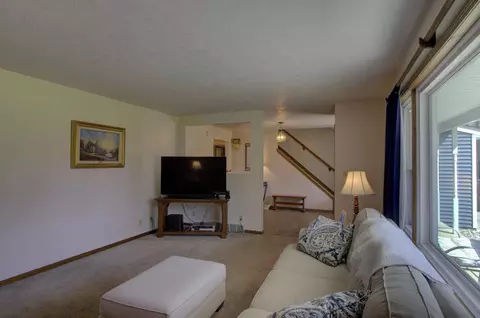 Living - 3900 Henry St, Jackson, MI 49203 photo 2 of 10