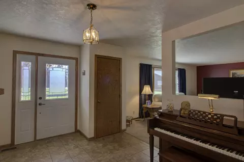 Entry Way - 3900 Henry St, Jackson, MI 49203 photo 3 of 3