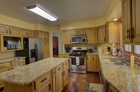 Kitchen - 3900 Henry St, Jackson, MI 49203 photo 5 of 11