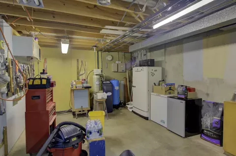 Exterior - 3900 Henry St, Jackson, MI 49203 photo 3 of 21