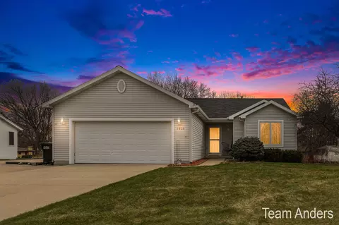 1030 Sunrise Ln NW, Grand Rapids, MI 49534