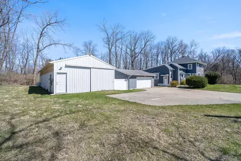 Exterior - 5125 Clinton Rd, Jackson, MI 49201 photo 2 of 17