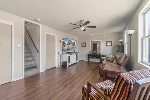Living - 5125 Clinton Rd, Jackson, MI 49201 photo 5 of 6