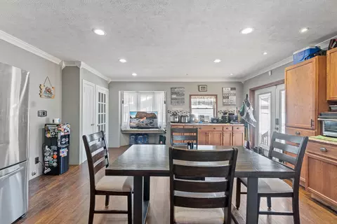 Dining - 5125 Clinton Rd, Jackson, MI 49201 photo 5 of 5