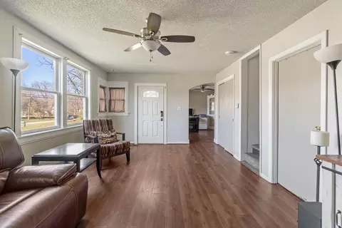 Living - 5125 Clinton Rd, Jackson, MI 49201 photo 4 of 6