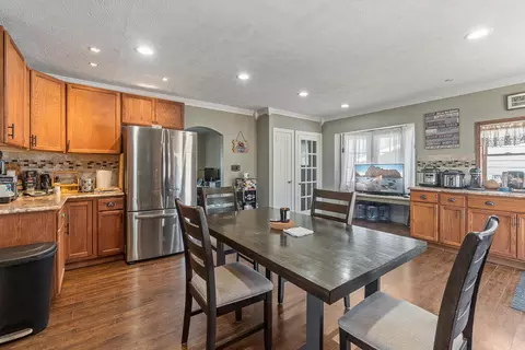 Dining - 5125 Clinton Rd, Jackson, MI 49201 photo 4 of 5