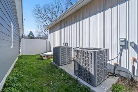 Exterior - 5125 Clinton Rd, Jackson, MI 49201 photo 15 of 17