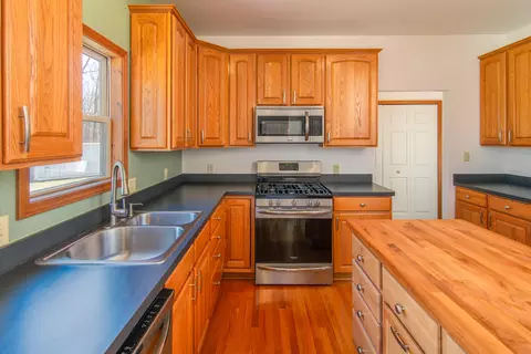 Kitchen - 2410 N Hacker Rd, Howell, MI 48855 photo 2 of 3