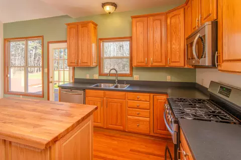 Kitchen - 2410 N Hacker Rd, Howell, MI 48855 photo 3 of 3