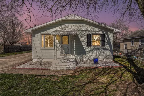 253 41st St SW, Wyoming, MI 49548