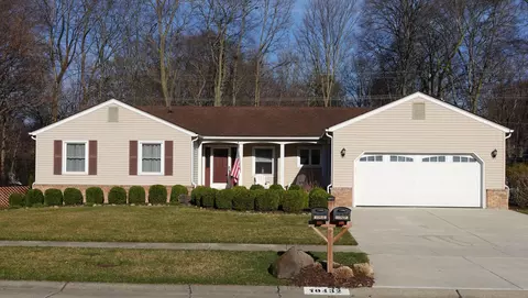 10432 Trailwood Rd, Plymouth, MI 48170