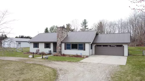 18603 110th Ave, Rodney, MI 49342