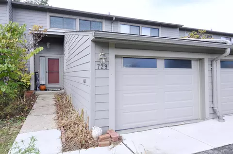 729 Peninsula Ct, Ann Arbor, MI 48105