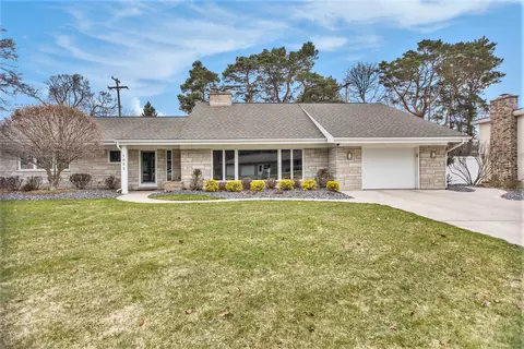 1882 Ritter Hills Drive Dr, Norton Shores, MI 49441