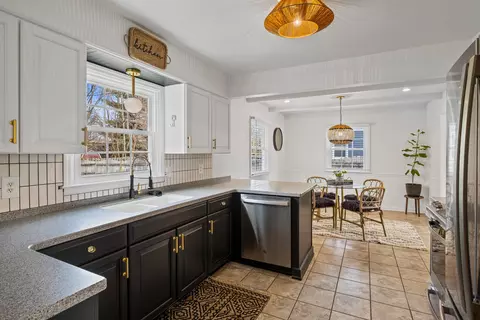 Kitchen - 1683 Cedarlane Dr, Jenison, MI 49428 photo 2 of 4