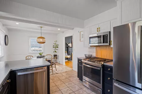 Kitchen - 1683 Cedarlane Dr, Jenison, MI 49428 photo 3 of 4