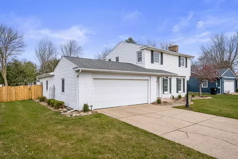 Exterior - 1683 Cedarlane Dr, Jenison, MI 49428 photo 2 of 10