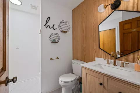 Bath - 1683 Cedarlane Dr, Jenison, MI 49428 photo 2 of 4