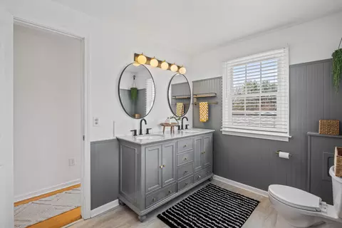 Bath - 1683 Cedarlane Dr, Jenison, MI 49428 photo 4 of 4