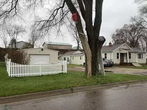 10 Springfield Dr, Springfield, MI 49037