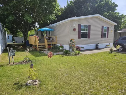 4059 Crestview Ln, Muskegon, MI 49442