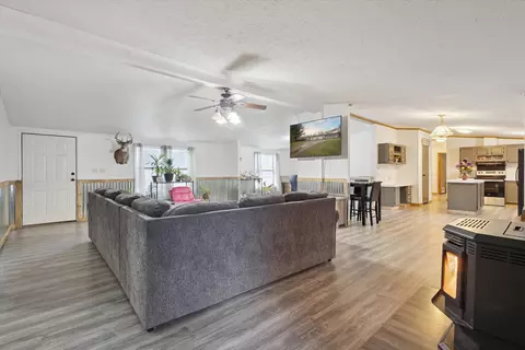 Living - 4035 Olmstead Rd, Ionia, MI 48846 photo 2 of 5