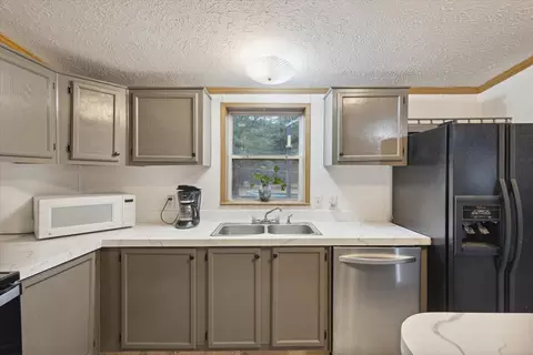 Kitchen - 4035 Olmstead Rd, Ionia, MI 48846 photo 5 of 5