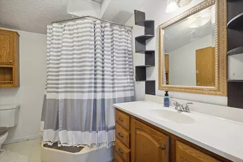 Bath - 4035 Olmstead Rd, Ionia, MI 48846 photo 1 of 3
