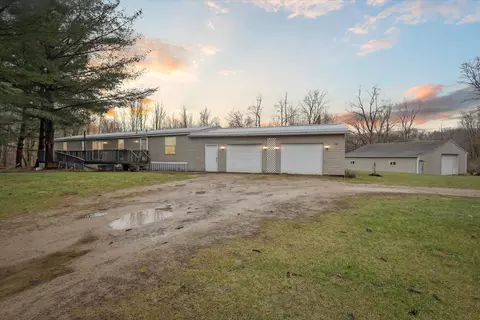4035 Olmstead Rd, Ionia, MI 48846