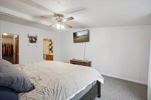 Bedroom - 4035 Olmstead Rd, Ionia, MI 48846 photo 3 of 8