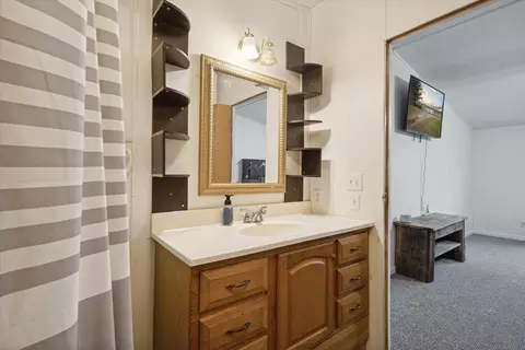Bath - 4035 Olmstead Rd, Ionia, MI 48846 photo 2 of 3