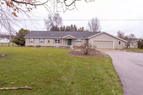 10013 W Baker Rd, Greenville, MI 48838