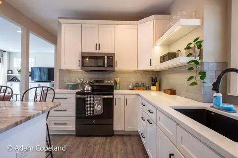 Kitchen - 11709 Thames Ct, Lowell, MI 49331 photo 4 of 5