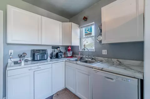 11535 Whitehorn St, Romulus, MI 48174 photo 10
